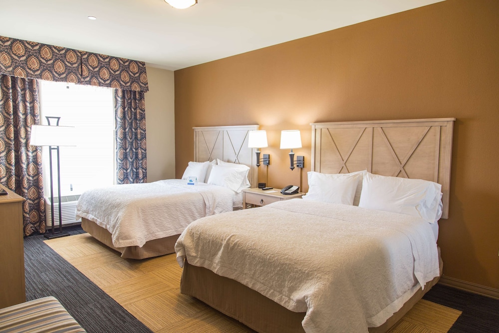 Hampton Inn Suites Dodge City 4/38