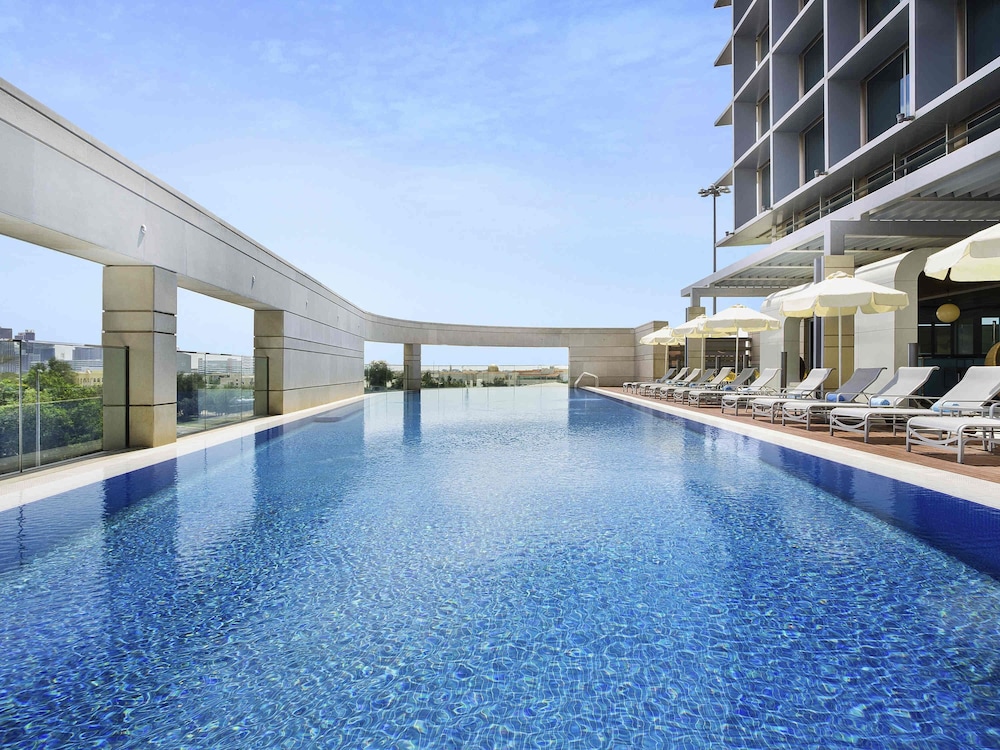swimming pool spa