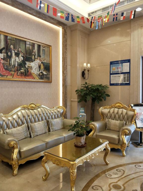 Vienna Hotel (Shenzhen Gushu Metro Station) 38/56