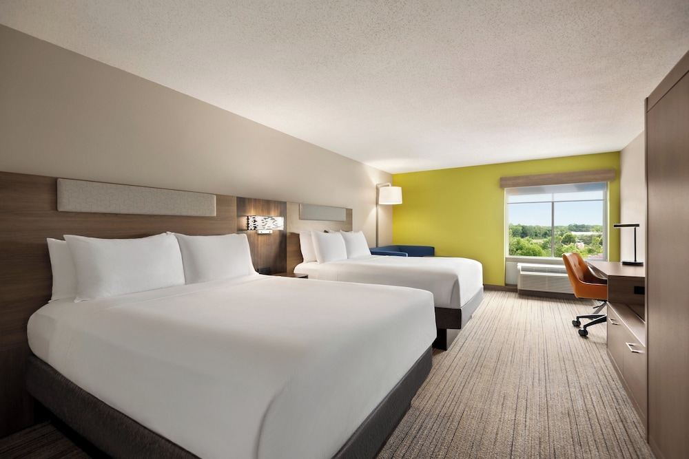 Standard, 2 Queen Beds, Extra Floor Space