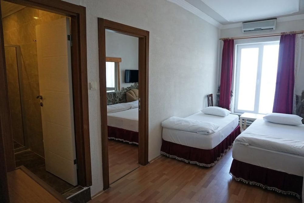 Aqua Boss Hotel 13/32
