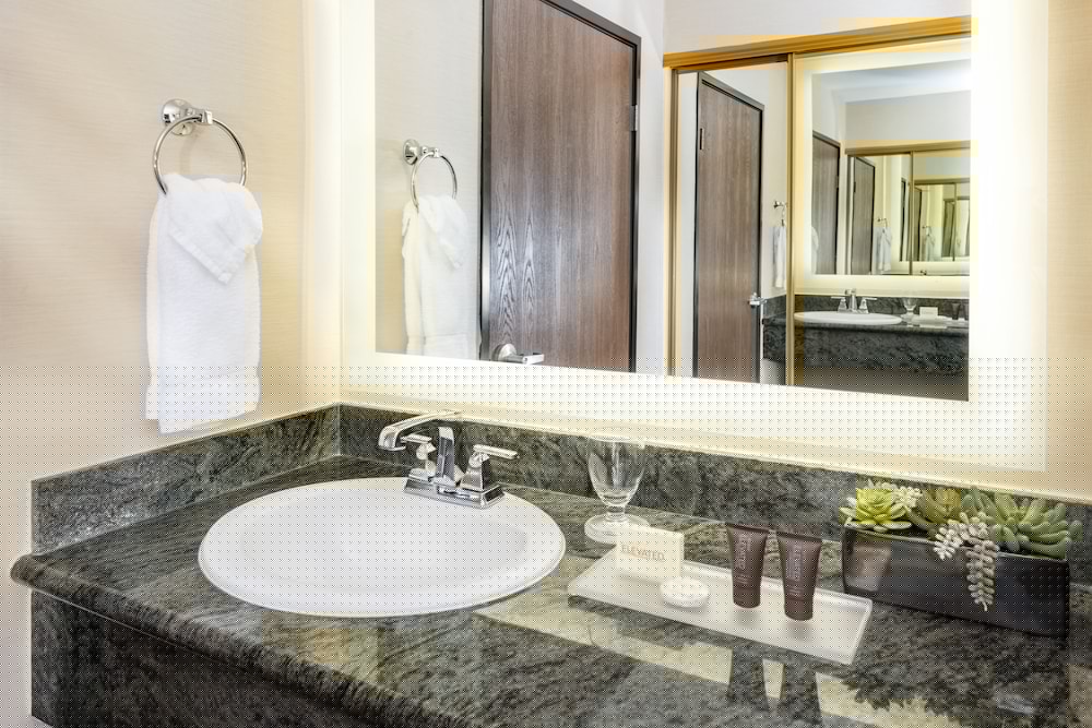 Ayres Suites 15/55