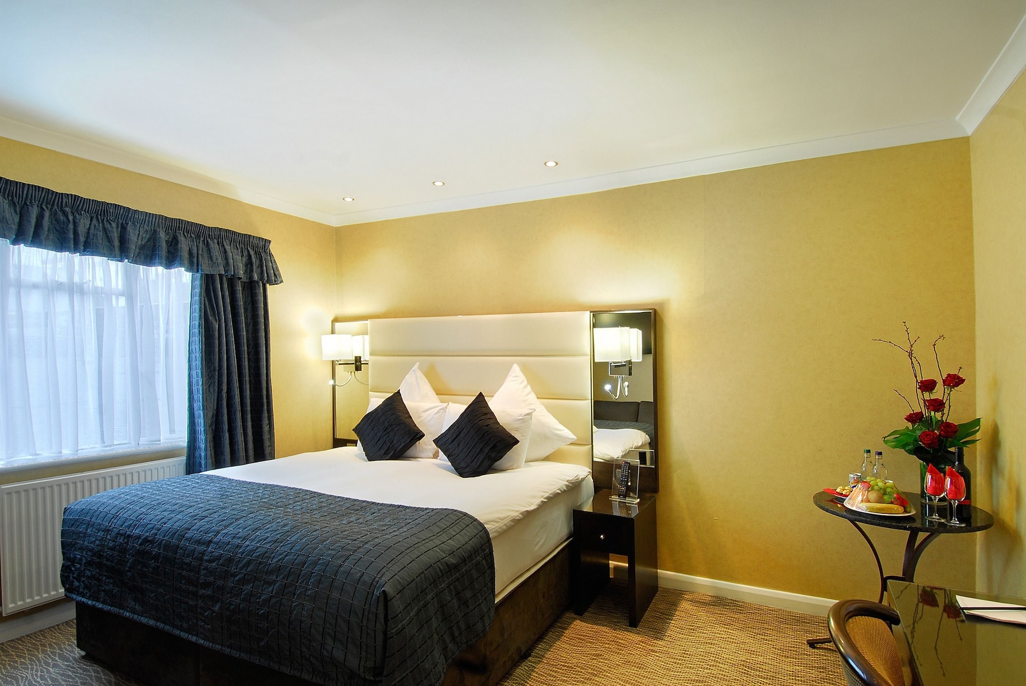 CLUB, DOUBLE BED