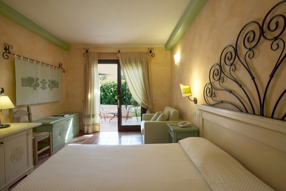 Lantana Resort Hotel and Apartments 50/68