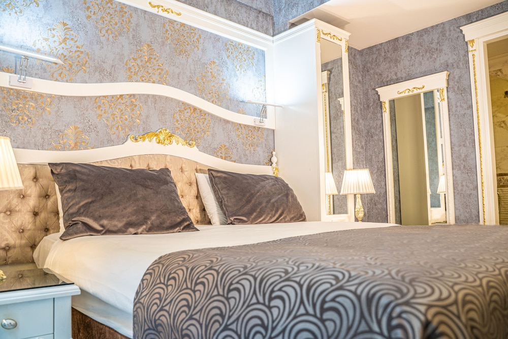 LEYENDA HOTEL 12/50