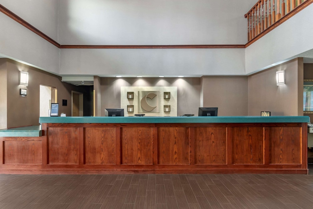 Comfort Inn and Suites Lees Summit Kansas City 2/50