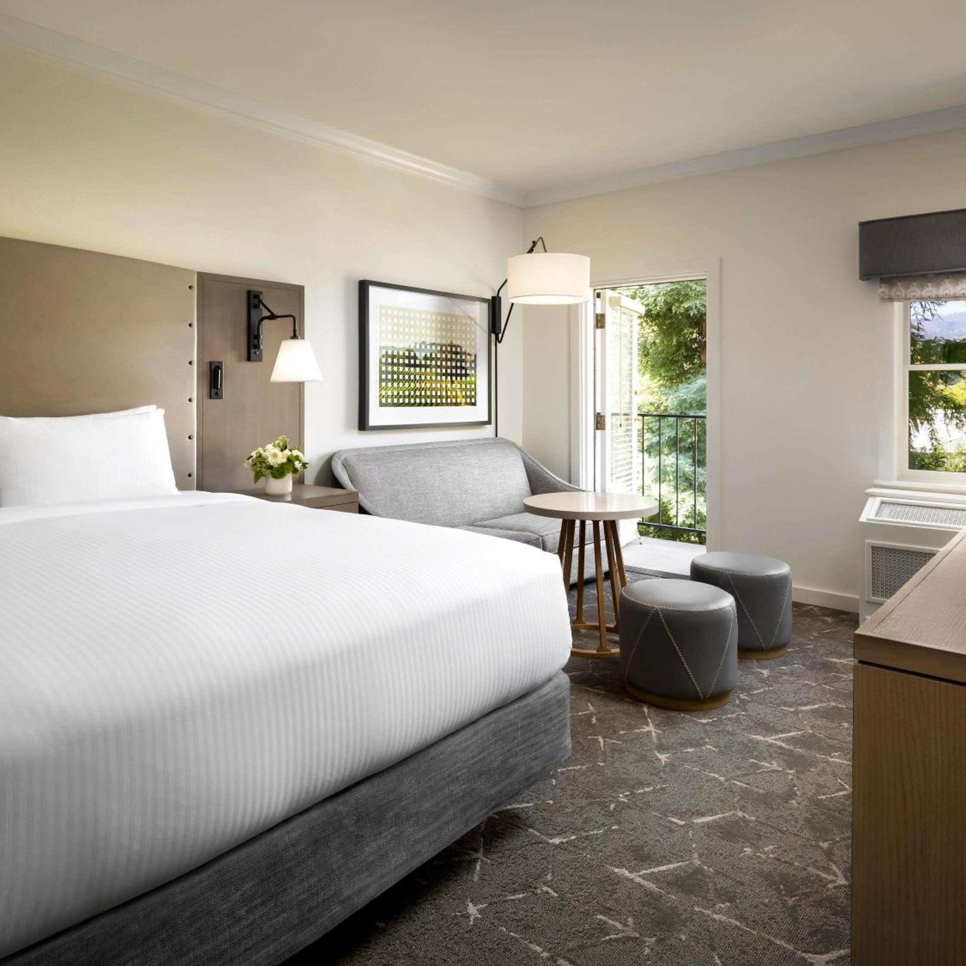 غرفة ديلوكس بسرير كينج بإطلالة على الحديقة بحوض استحمام، Fairmont Sonoma Mission Inn & Spa 2/7