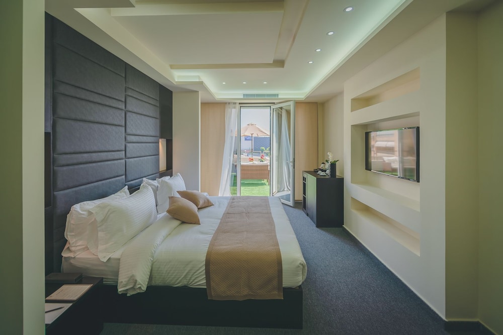Louis V Hotel 18/68