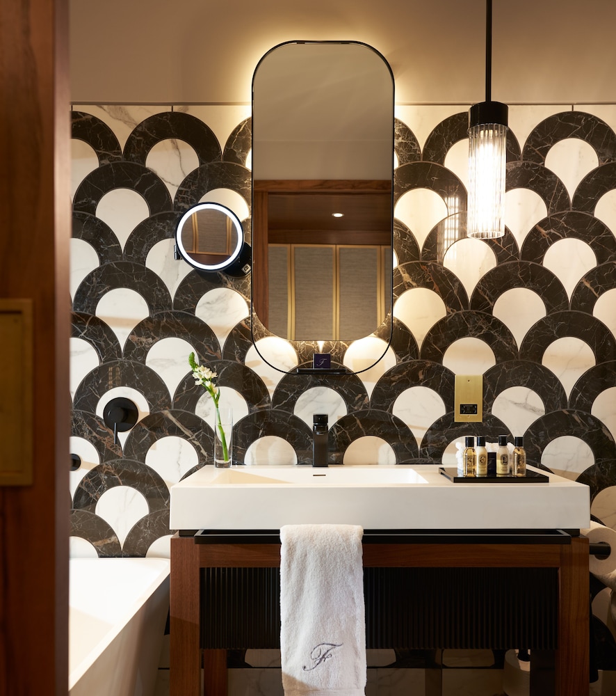 Fitzwilliam Hotel 6/52