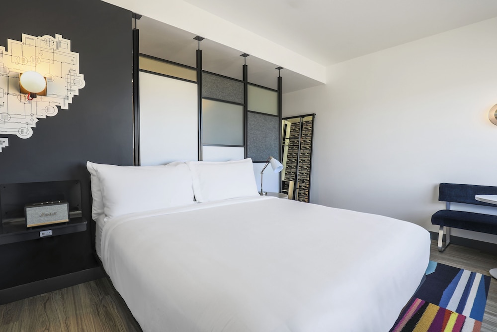 Aloft Omaha Aksarben Village 13/46
