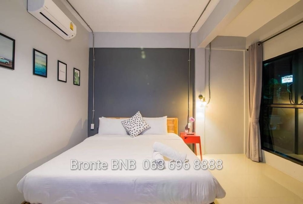 MULTIPLE BEDROOMS, VILLA, POOL SIDE