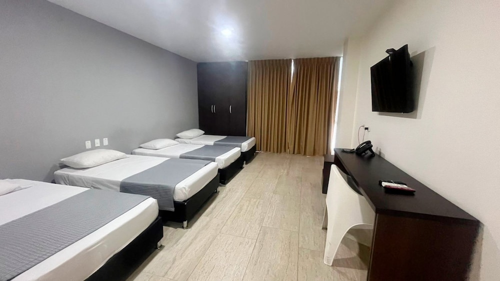 Ramada Cucuta 15/28