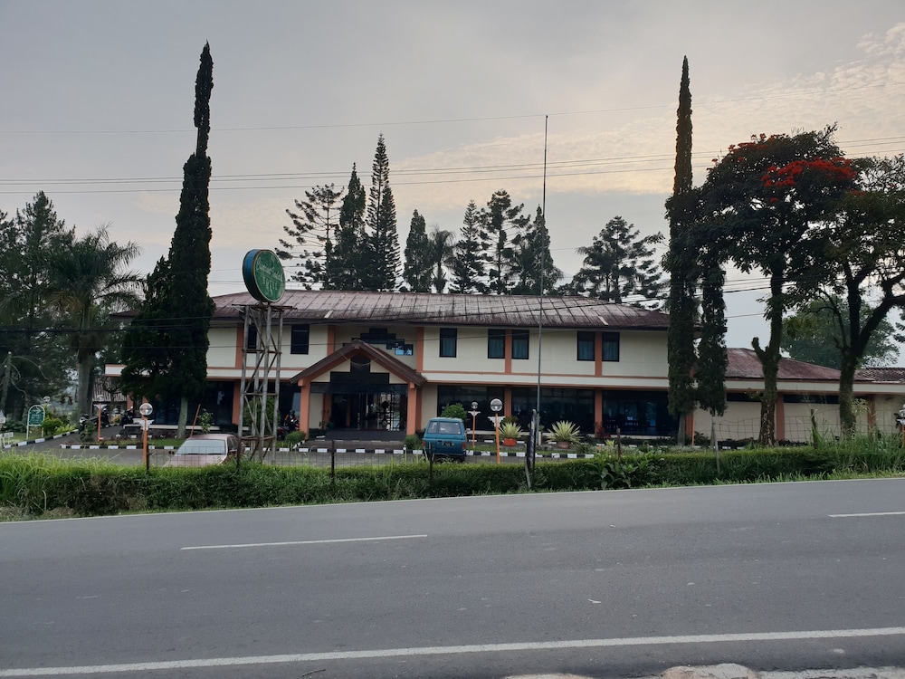 Hotel Cisarua Indah 3/36