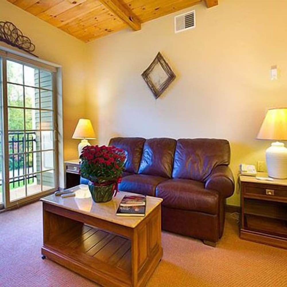 Mountain Edge Suites at Sunapee, an Ascend Collection Hotel 52/69