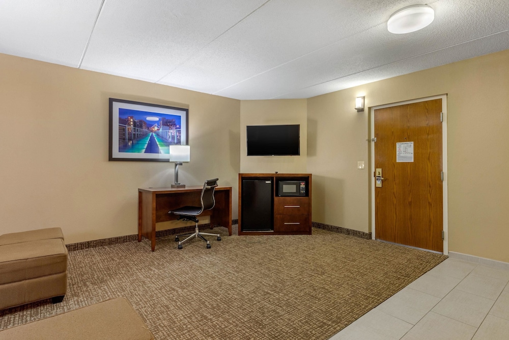 Comfort Inn & Suites Hamilton Place 22/39