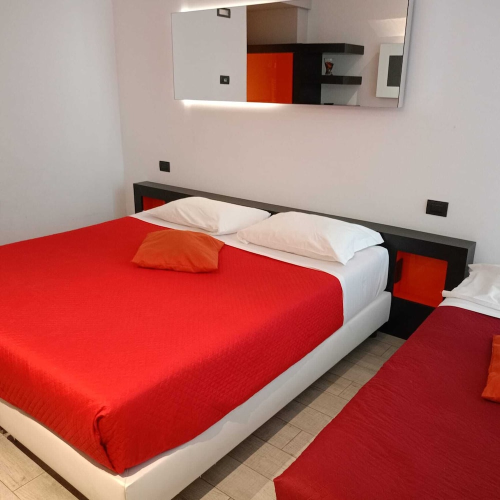 ROOM, TRIPLE