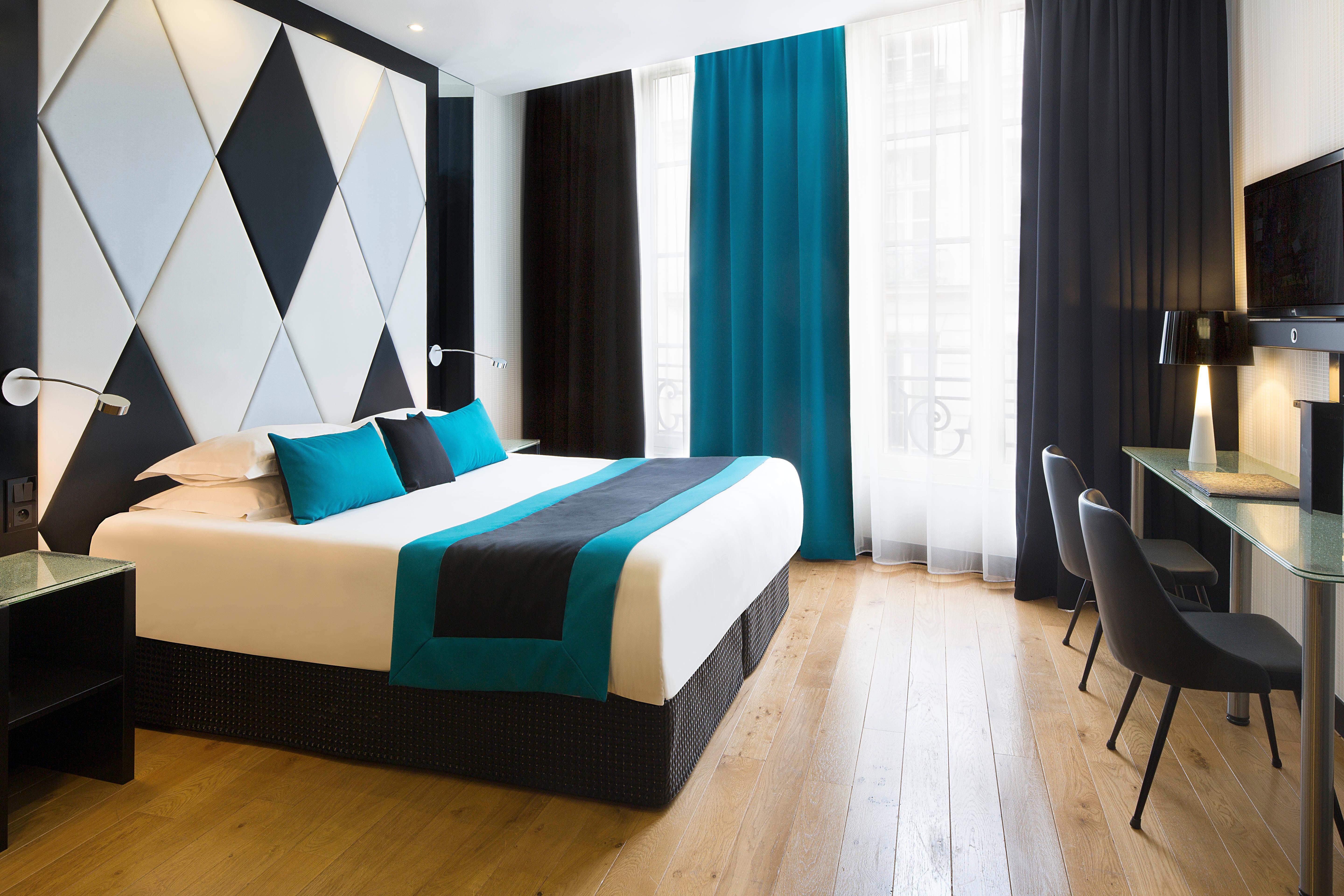 EXECUTIVE, SUITE