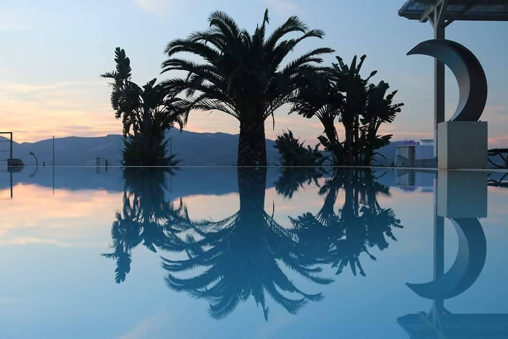 Thalassa Hotel 45/57