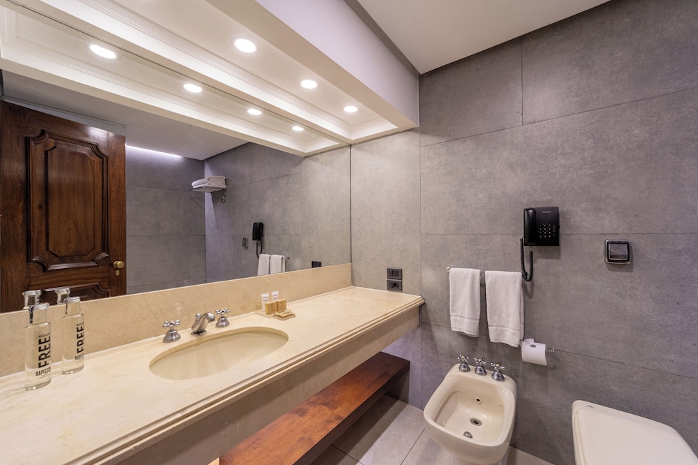 غرفة بريميوم بسريرين كينج، Radisson Montevideo Victoria Plaza Hotel 5/6