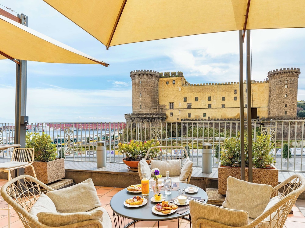 Mercure Napoli Centro Angioino 33/47