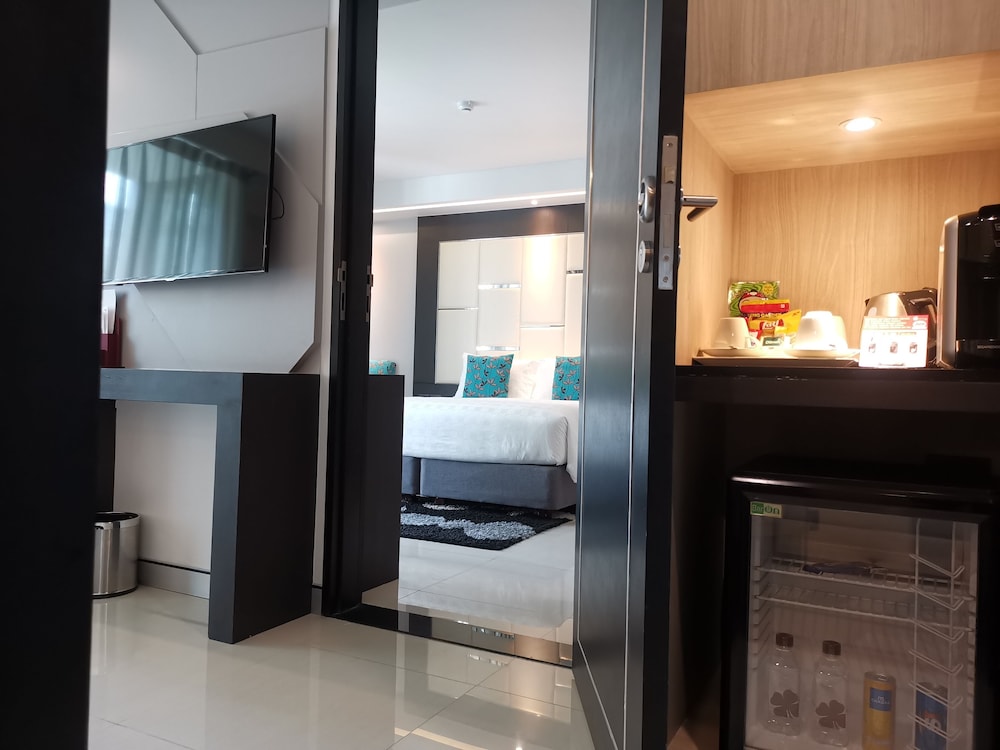 Hotel Clover Asoke 50/50