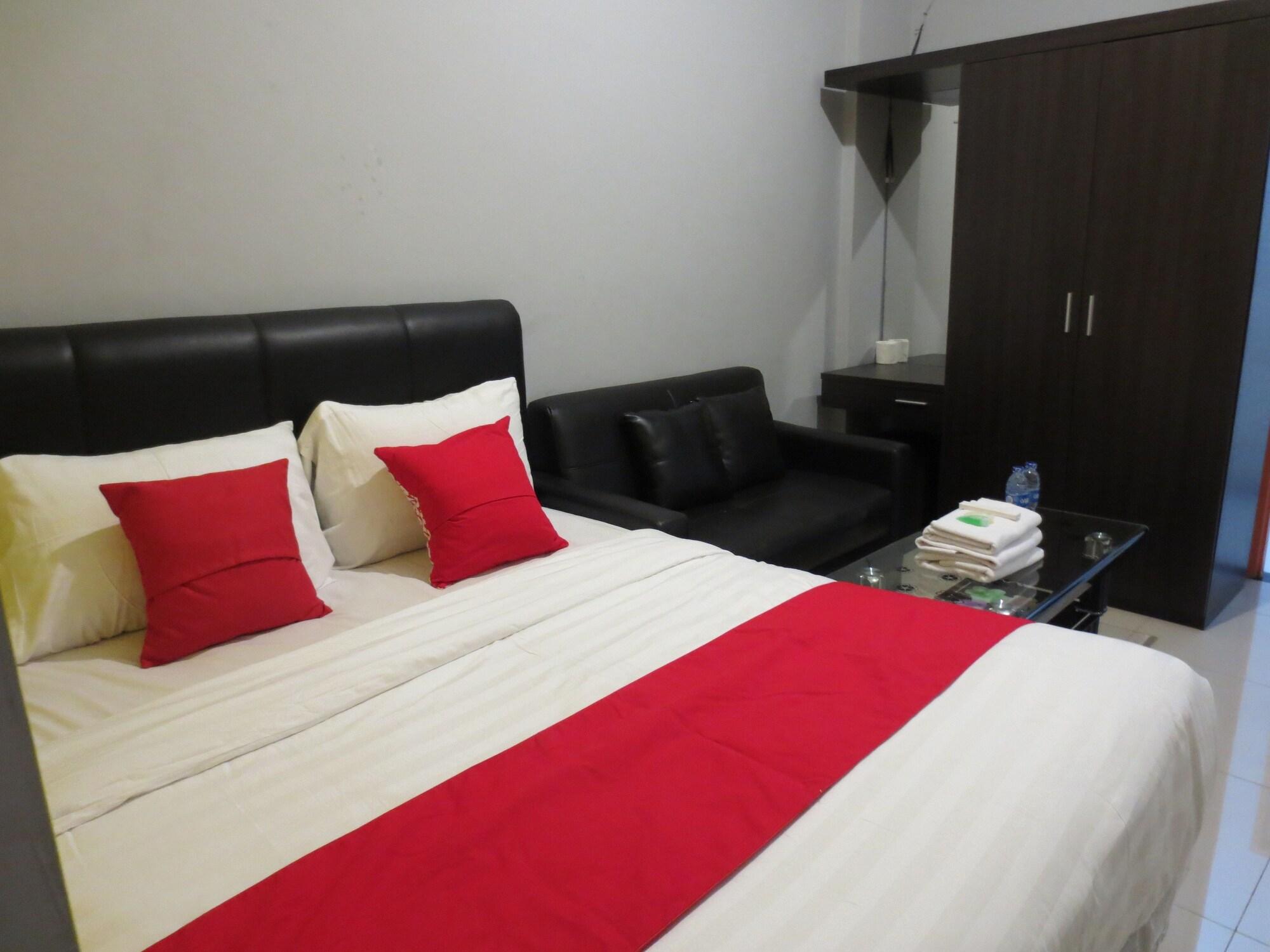 Oyo 111 Grand Palace Resident 3/21