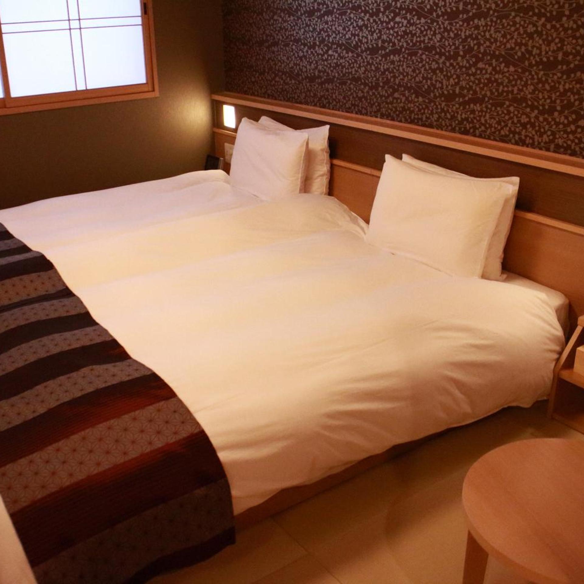 Hollywood, Twin Beds, Tatami