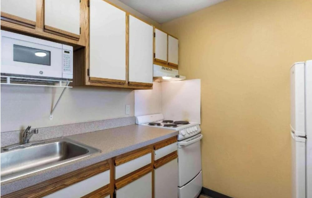 Studio 6 Extended stay Huntsville, AL - US Space & Rocket Center 45/46
