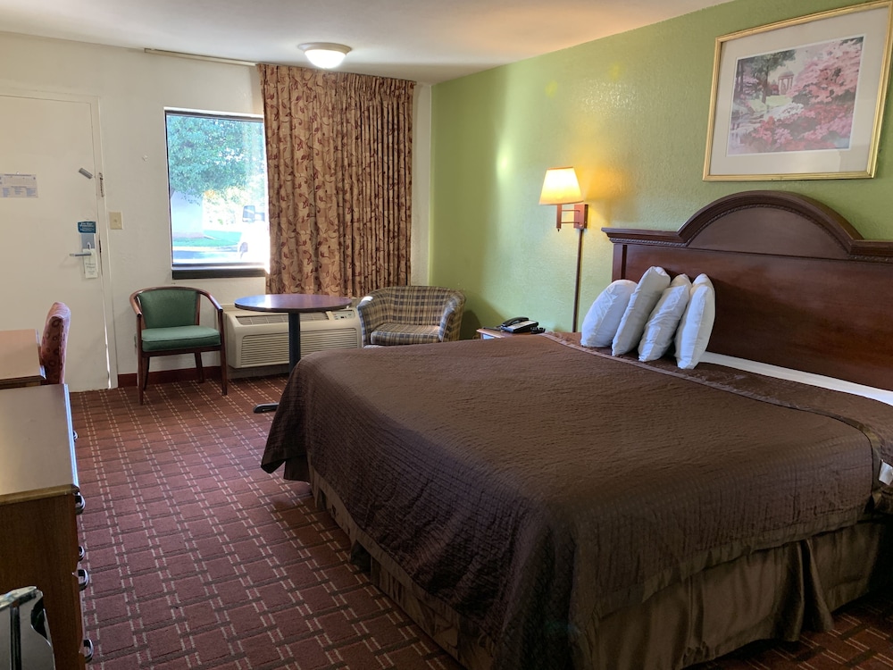 Regency Inn 25/49
