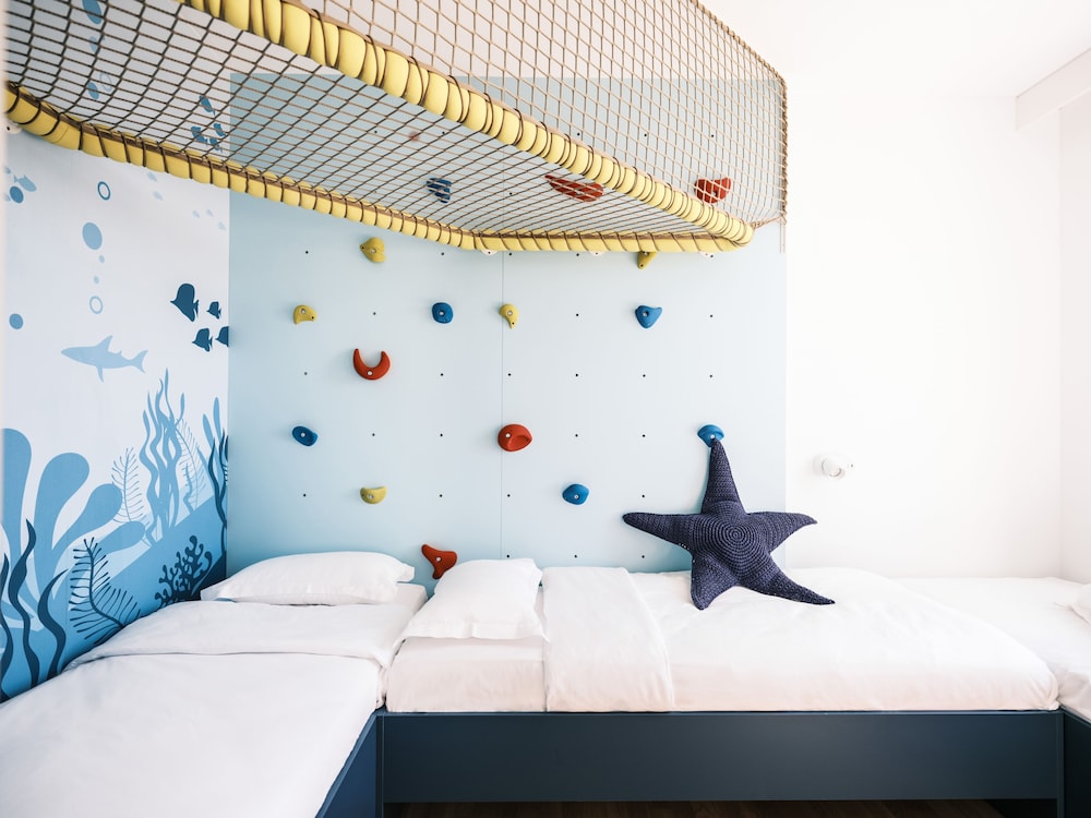 2 Bedrooms, Family Suite, King Bed, 3 Beds, Partial Sea View, 2 Bathrooms، Falkensteiner Family Hotel Diadora 2/3