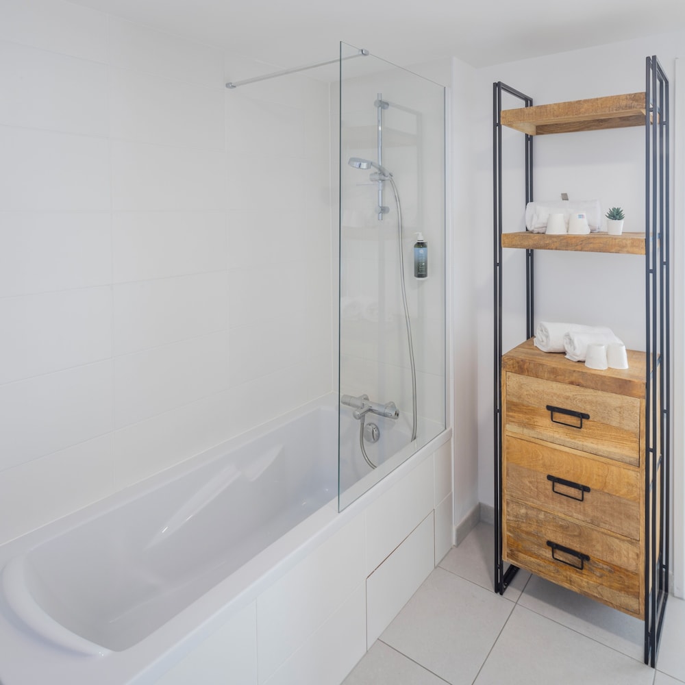 EXECUTIVE, SUITE, DOUBLE BED, SOFA