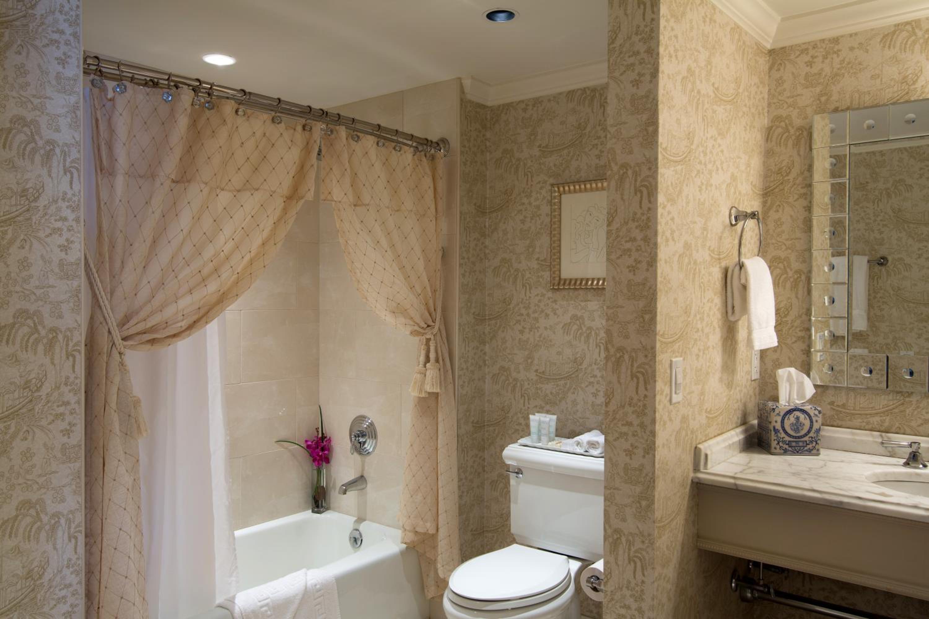 Deluxe, Double Bed, Lateral Side Sea View, Saybrook Point Inn, Marina & Spa 2/4