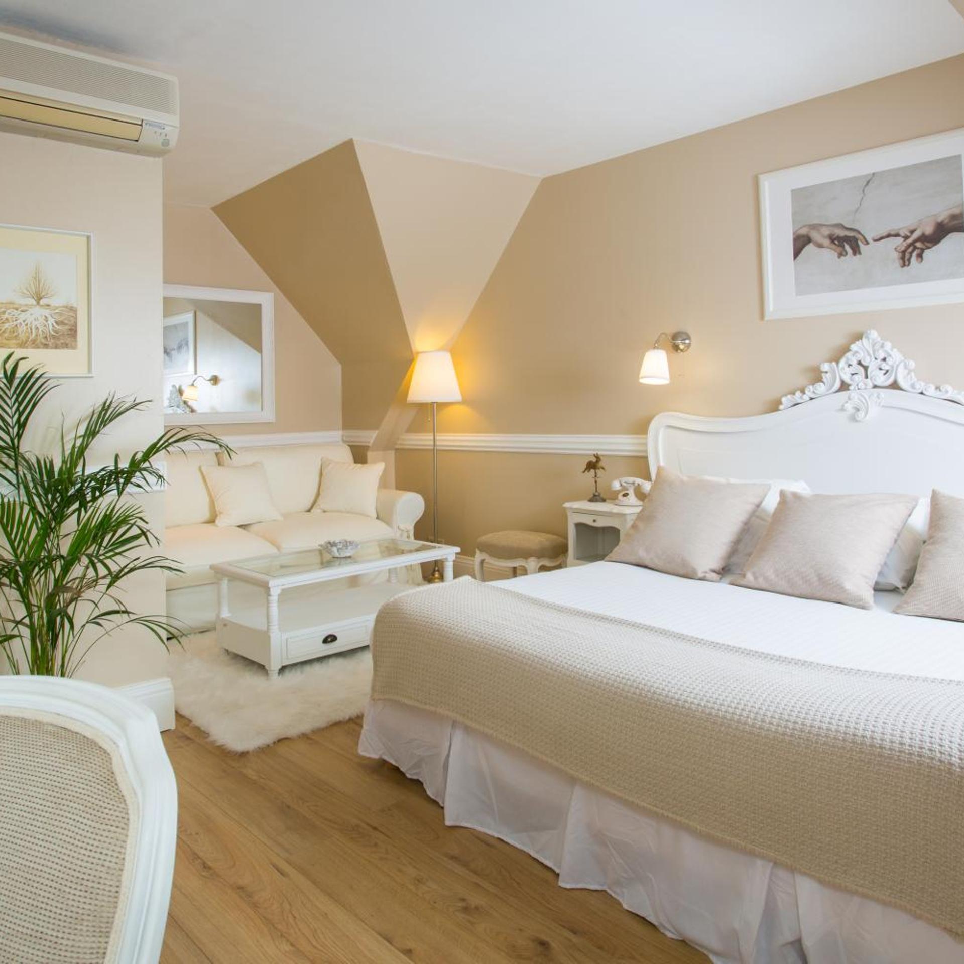Logis Hotel de la Mere Hamard 12/50