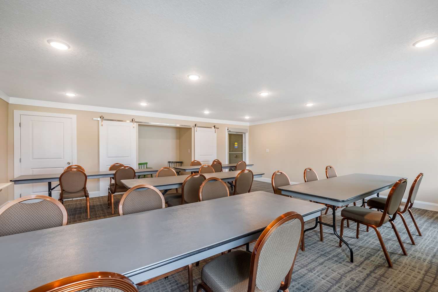 Best Western Plus University Park Inn and Suites 16/19