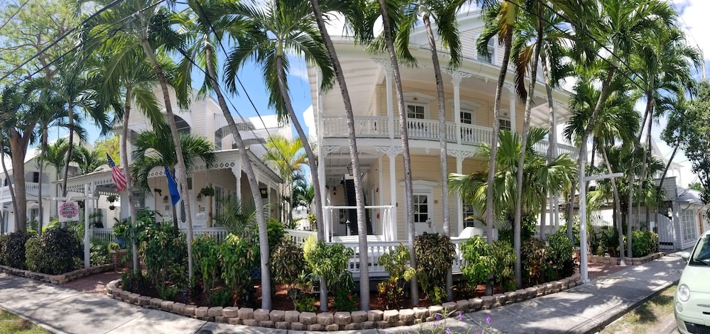 The Palms Hotel 66/73