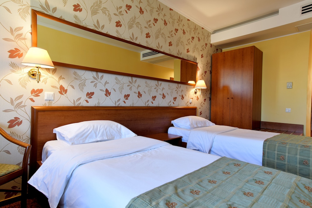 HOTEL BRASOV 11/49