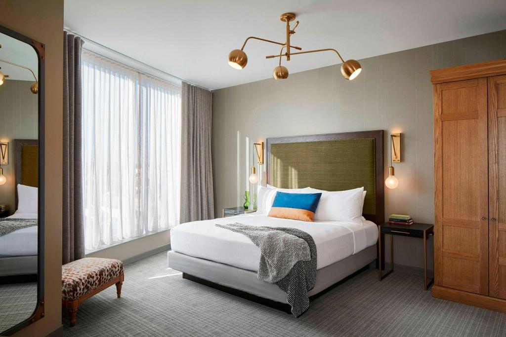 1 Bedroom, Marquee, Suite, King Bed, City View, Sofa, Corner