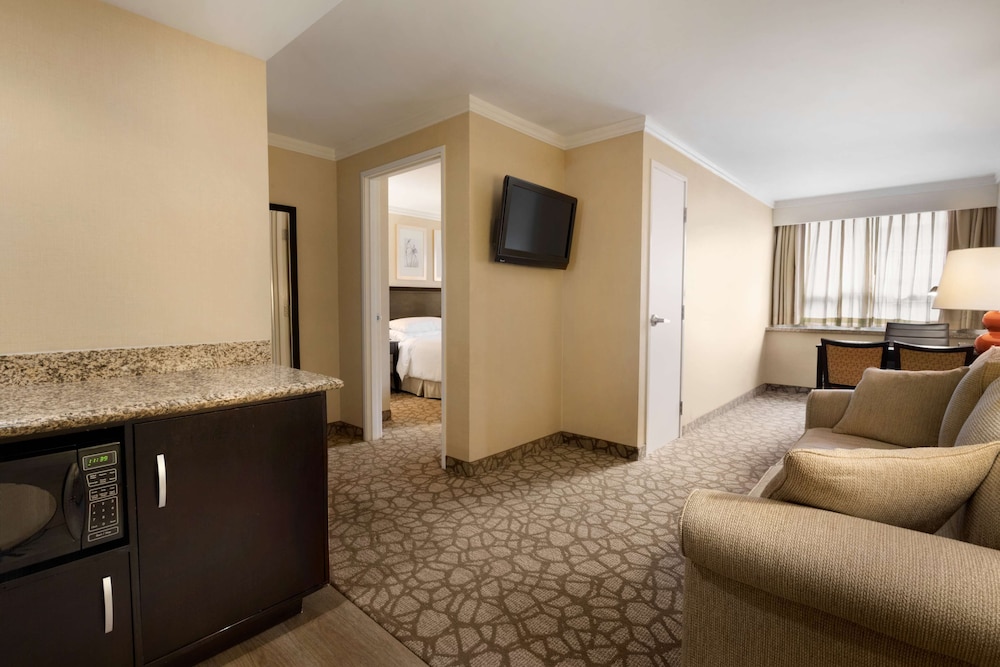 Embassy Suites by Hilton Los Angeles Glendale 28/54
