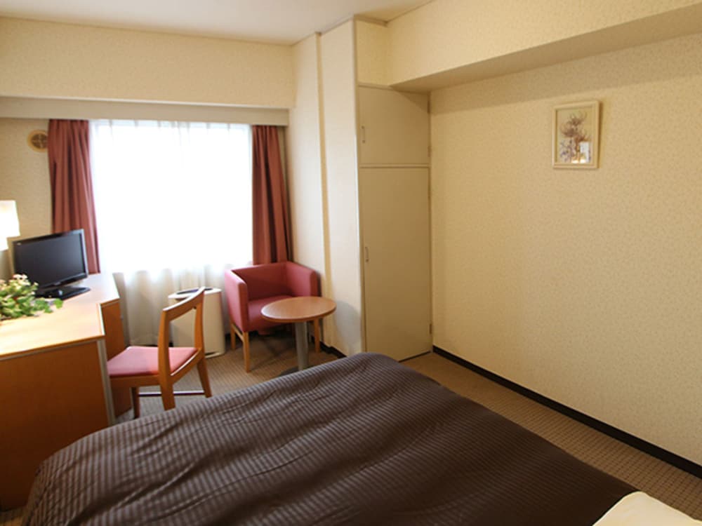 Hotel Livemax BUDGET Yokohama Kannai 37/50