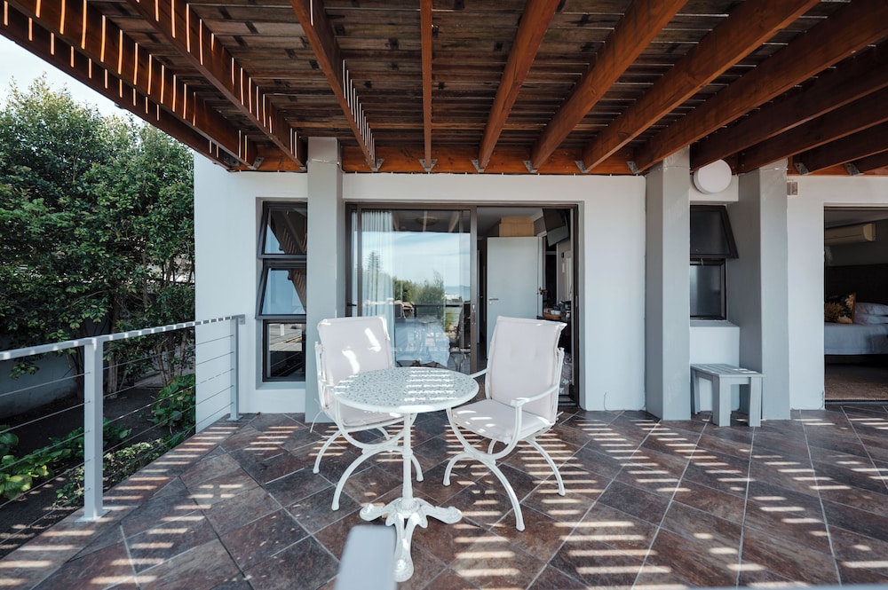 Whale Away Guest House 4/50