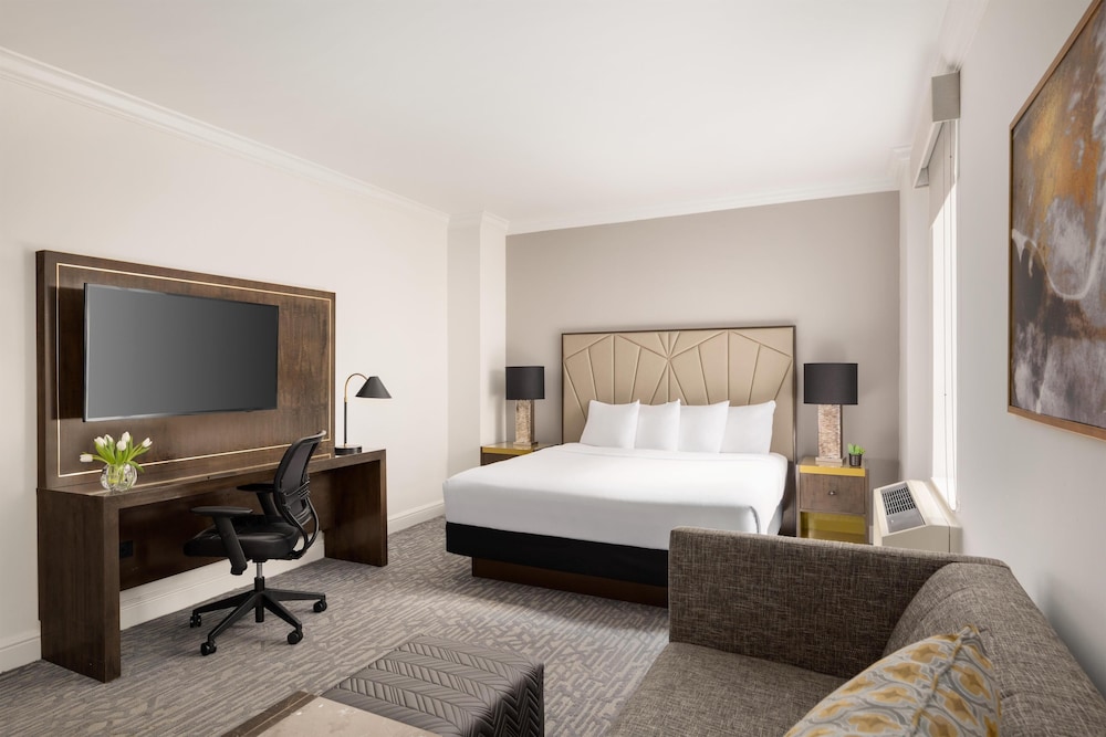 JUNIOR SUITE, KING BED