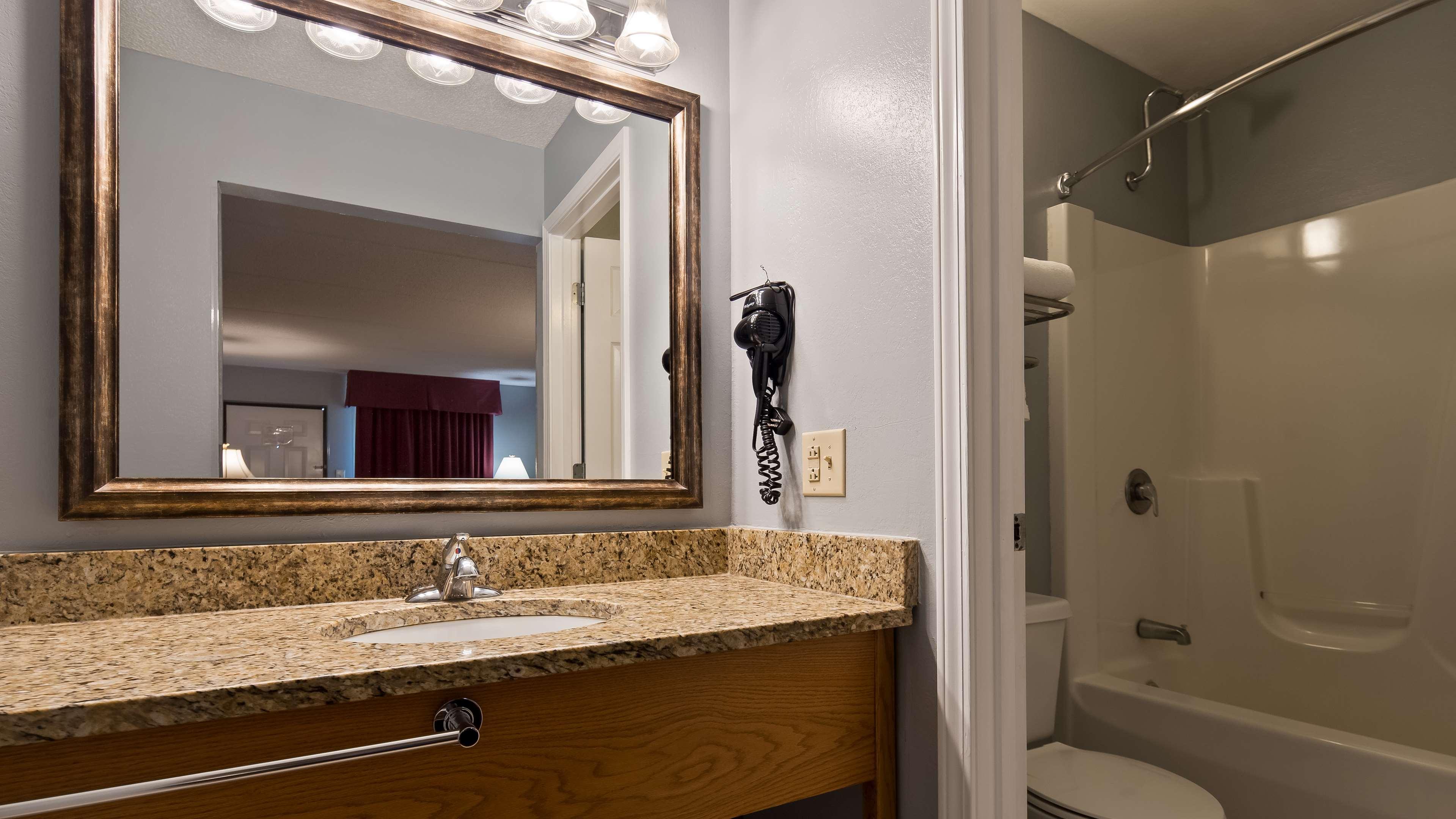 غرفة بسرير كينج، Quality Inn Barbourville, KY 5/6