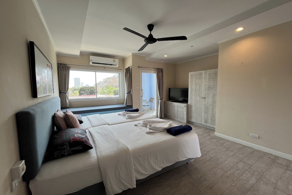 Surf and Sand Resort 17/57