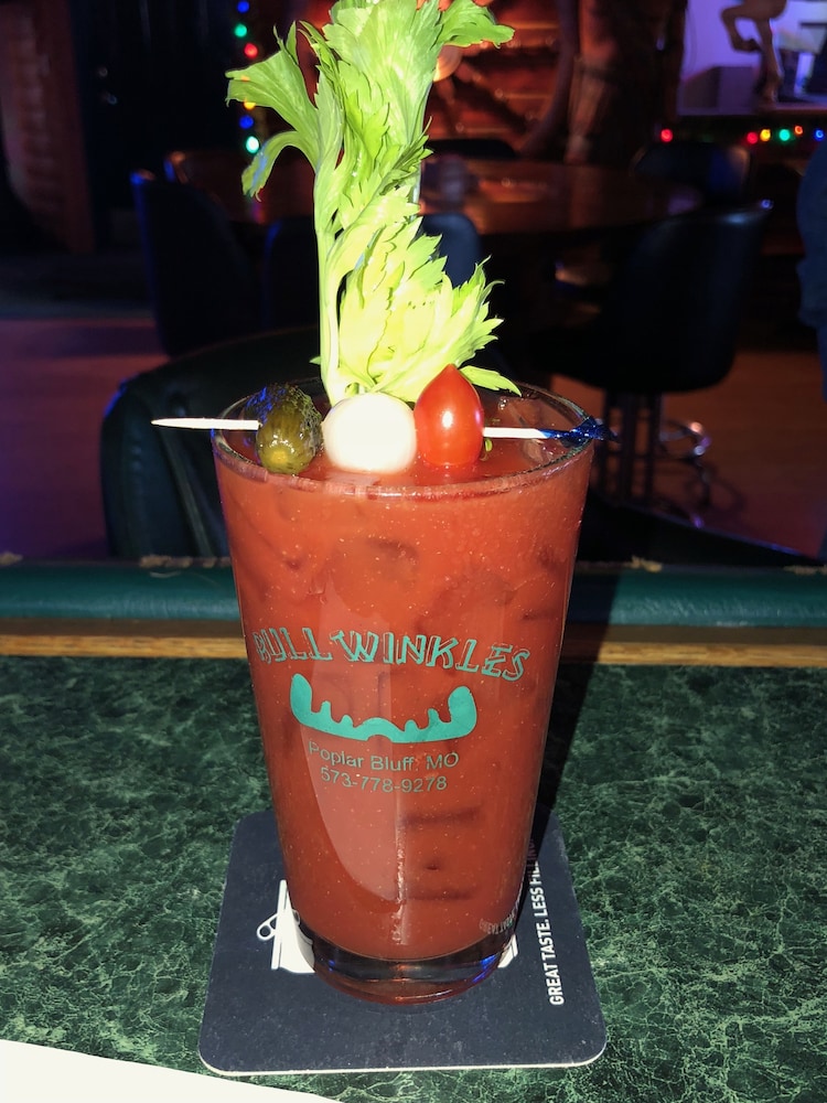 Bullwinkles Rustic Lodge 8/28