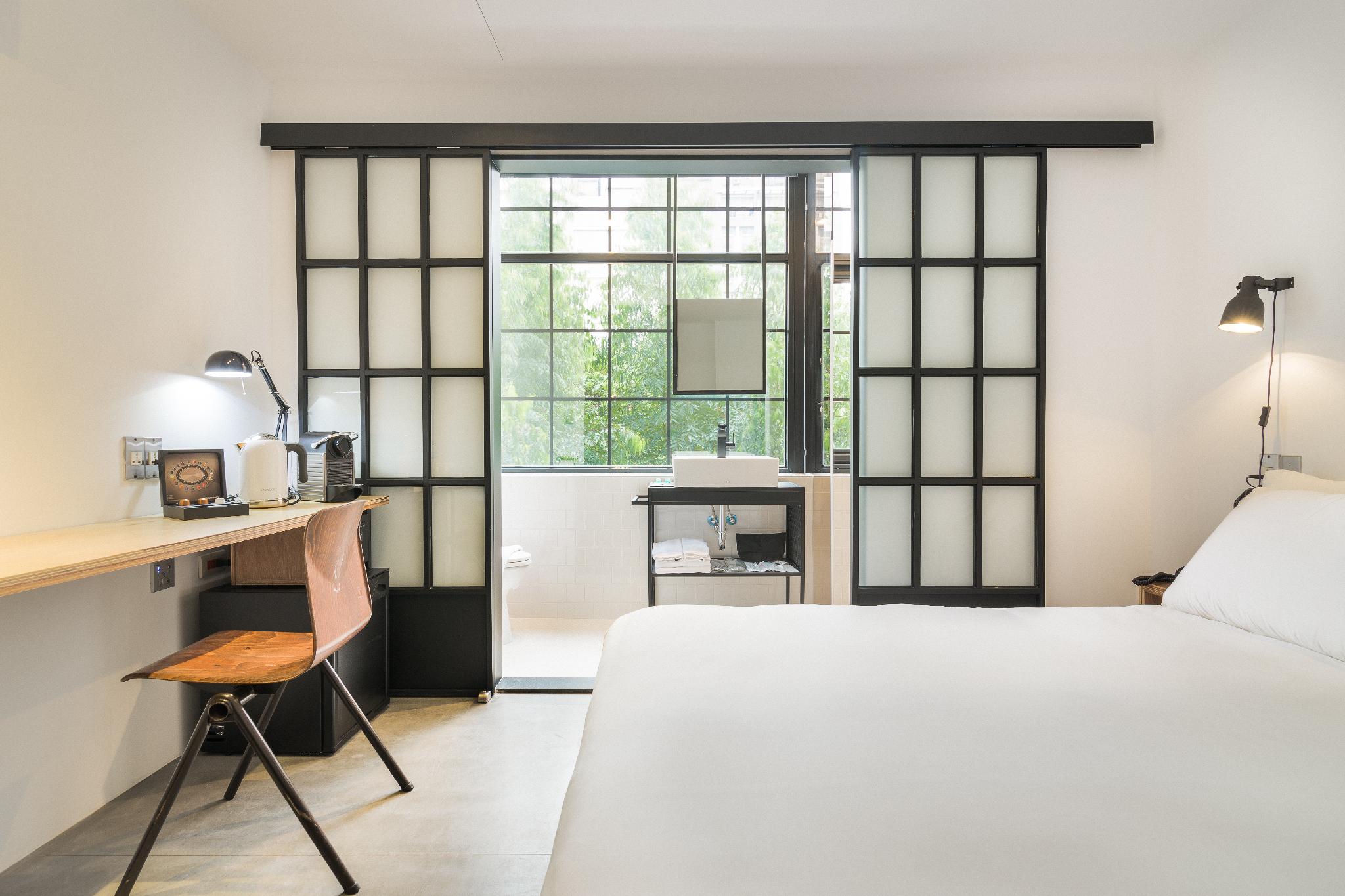 SUPERIOR, DOUBLE BED, STREET VIEW