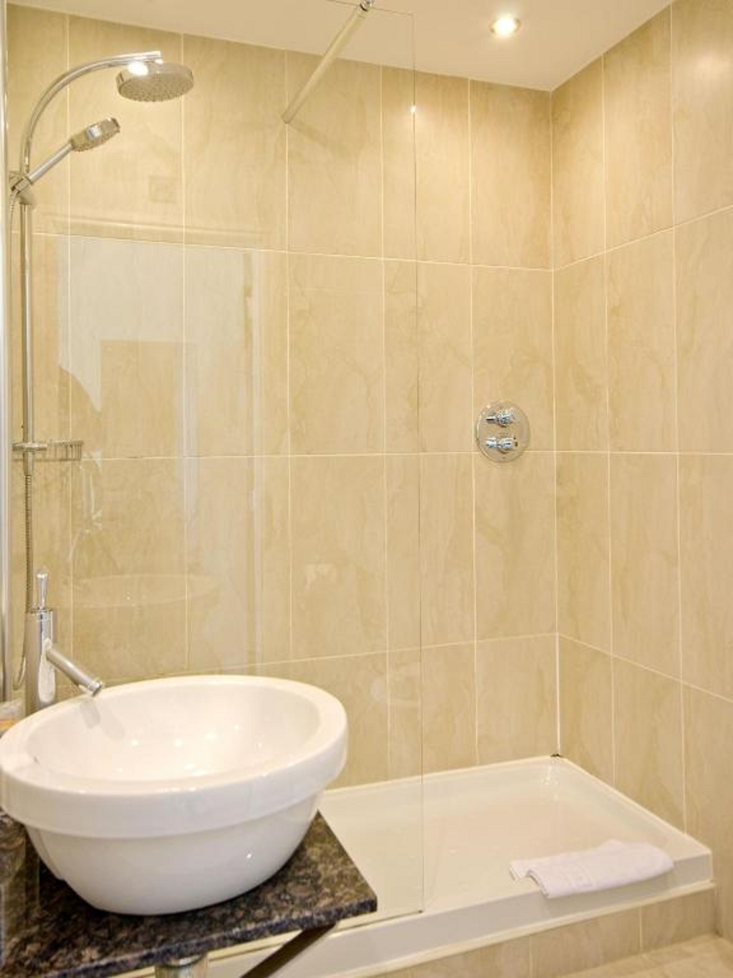 The Kinmel and Kinspa 36/38
