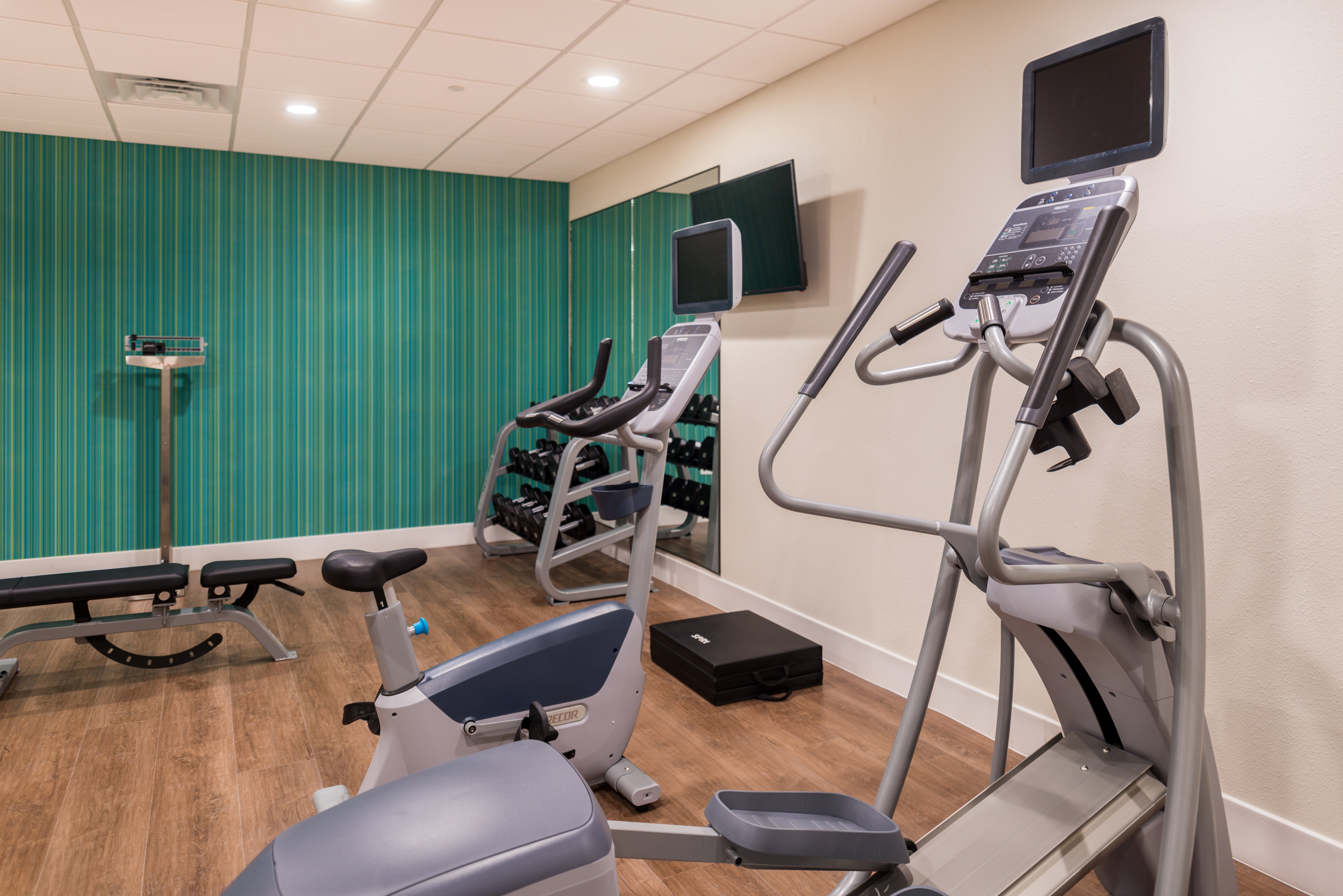 Holiday Inn Express & Suites Fort Worth West 31/45