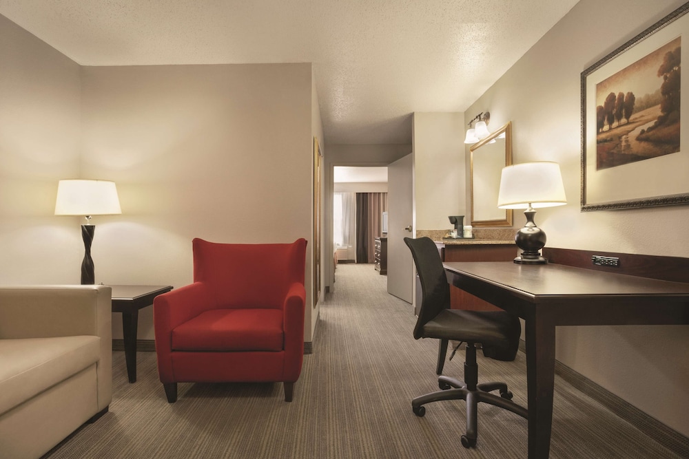 Country Inn & Suites by Radisson, Moline Airport 28/28