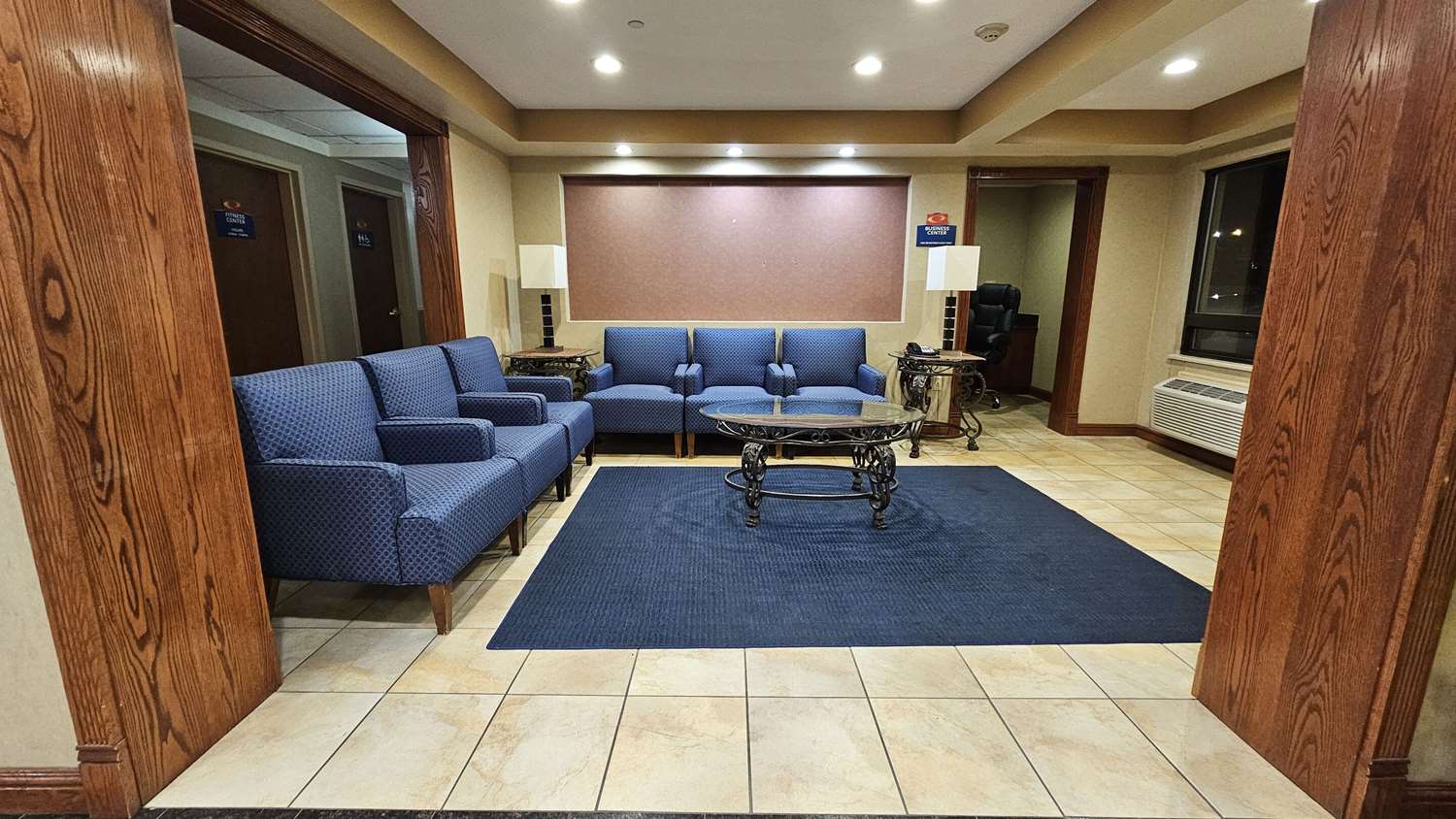 Econo Lodge Woodbridge 27/36