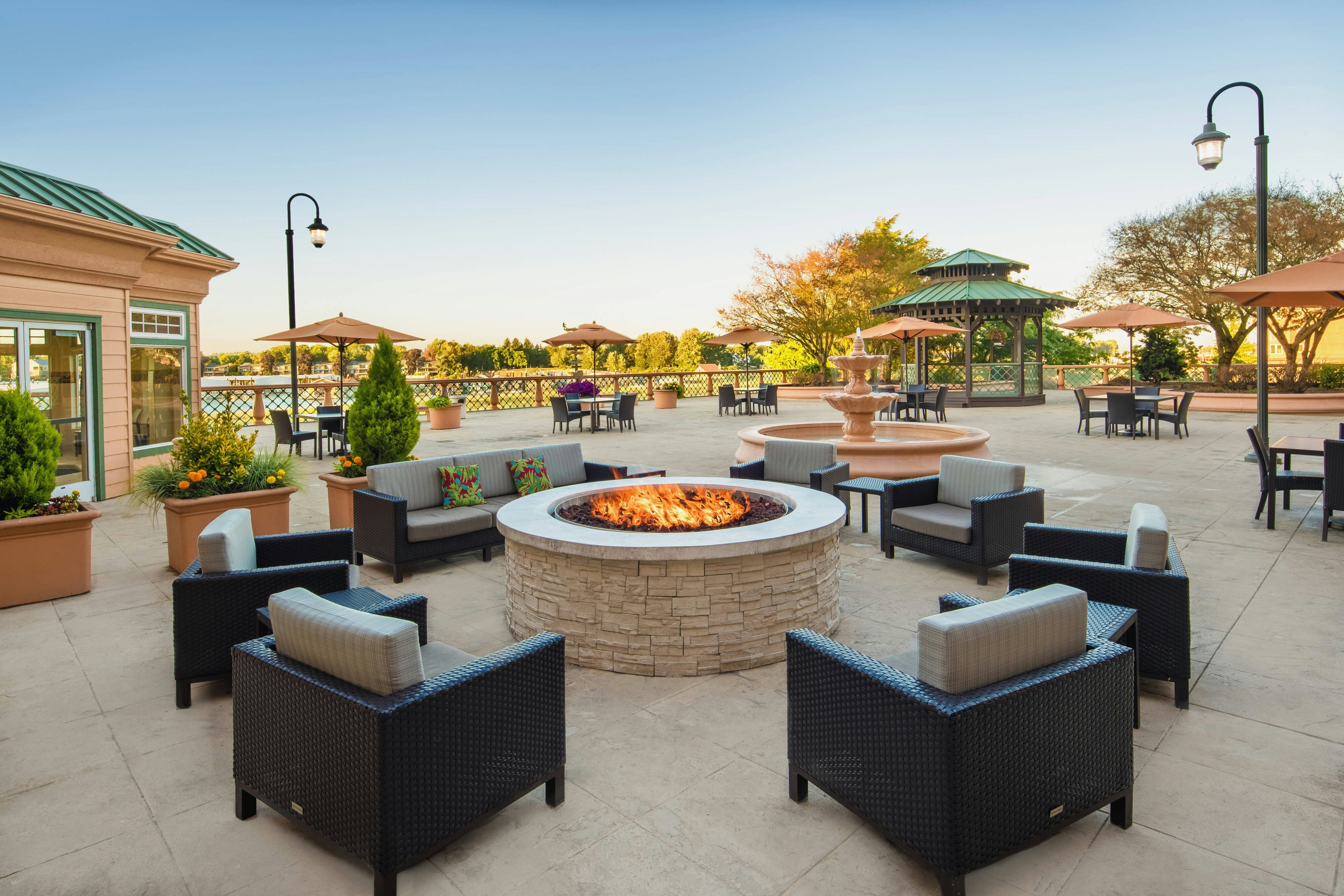 Courtyard By Marriott Portland North 6/17